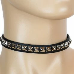 Perfectly Punk Studded Collar (1-row)