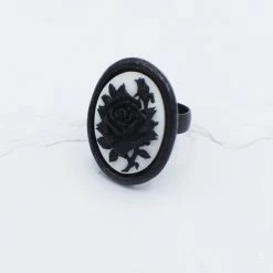 Fizz Jewelry Black Rose Cameo Ring