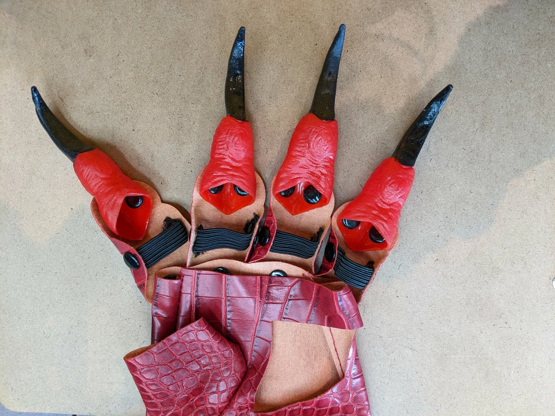 HMS Animal & Creatures Lucifer Gloves (Red) 5 HMS Animal & Creatures Lucifer Gloves (Red)